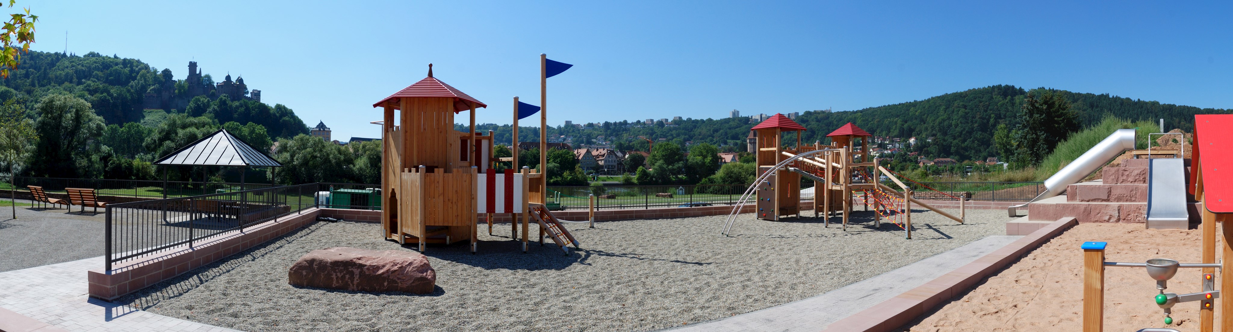 Panorama_2_Kreuzwertheim_Mainufer_Spielplatz.jpg