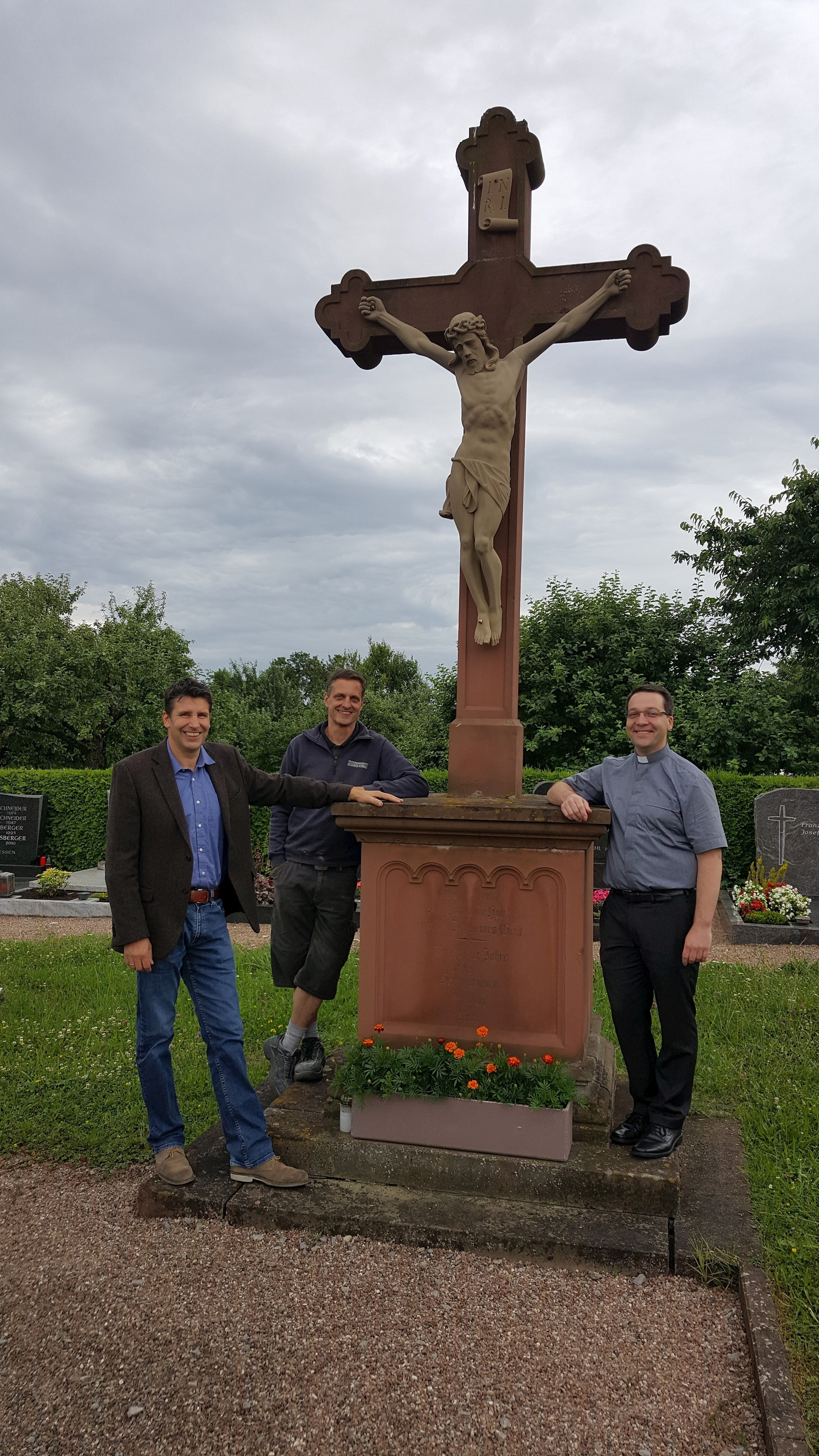 Neuer Christuskorpus auf dem Friedhof und Sanierung des Kriegerdenkmals in Röttbach