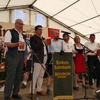 Begrüßung der Ehrengäste im Festzelt mit dem Quätschich- und dem Frankenlied